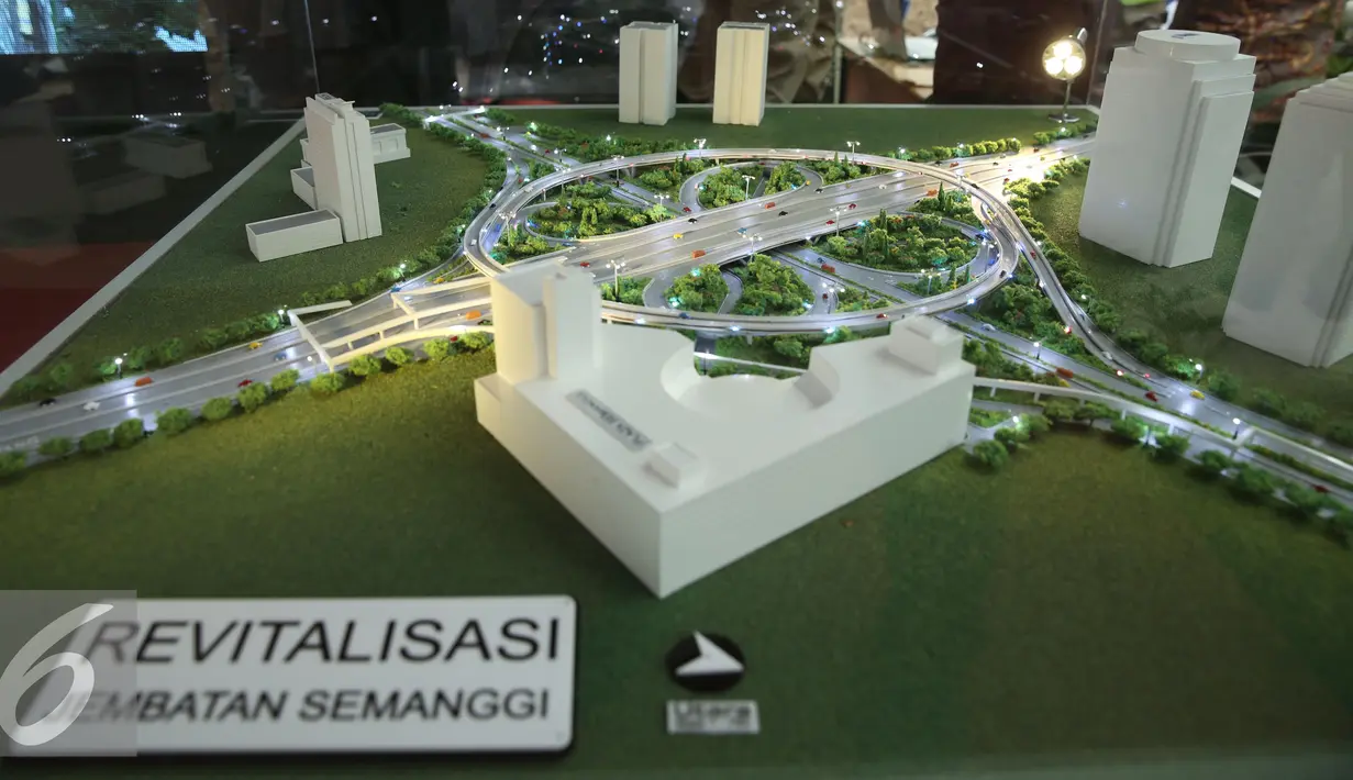 Tampak Maket plan Revitalisasi Jembatan Semanggi, Jakarta, Jumat (8/4). Direncanakan, pembangunan jalan layang Semanggi ini membutuhkan waktu 18 bulan. (Liputan6.com/Faizal Fanani)