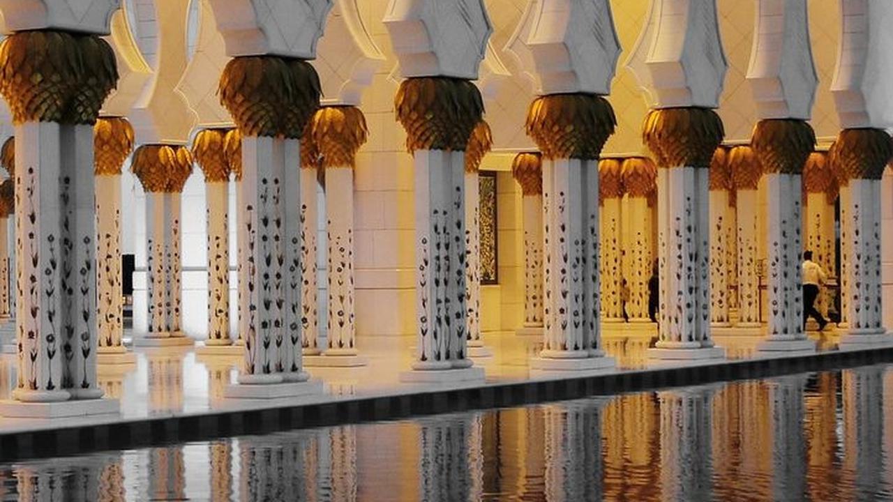 Menghafal Al-Quran menjadi salah satu amalan yang paling baik dan ingin diraih seluruh umat Islam, sebab menghafal Al-Quran memiliki banyak keutamaan salah satunya adalah kelak di dalam surga akan diberikan derajat yang tinggi.