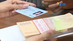 Meski Lebaran masih lama, Bank Indonesia sudah menggelar penukaran uang pecahan di kawasan silang Monas. Penukaran uang ini masih akan berlangsung sampai tanggal 25 Mei mendatang.