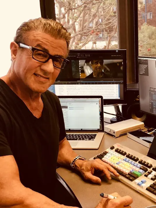 Dikabarkan meninggal dunia, Sylvester Stallone pun tampaknya takk gentar. (instagram/officialslystallone)