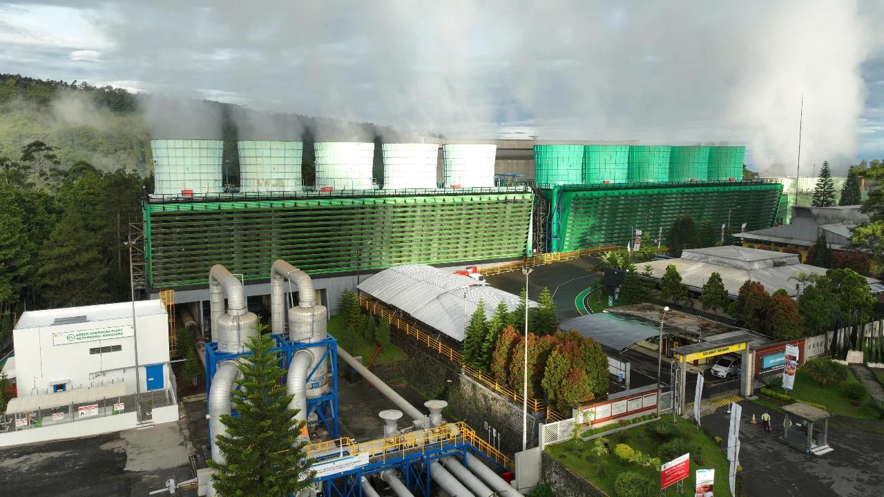 Transformasi Bisnis, PLN IP Integrasikan PLTS dengan Monetisasi Karbon Global