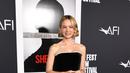 Carey Mulligan berpose saat menghadiri AFI Fest 2022: Red Carpet Premiere “She Said” di TCL Chinese Theatre di Hollywood, California pada 4 November 2022. Rambut pirangnya dipotong pendek, berakhir tinggi di atas bahunya. (Jesse Grant/Getty Images for AFI/AFP)