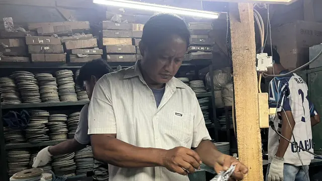 Mukarom Sarip (51), pengusaha aksesori