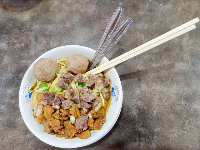 12.Bakso Raksasa & Mie Ayam