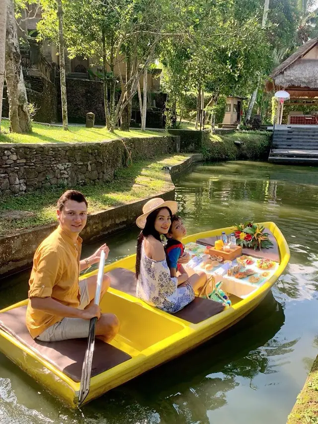 [Fimela] Titi Kamal dan Christian Sugiono