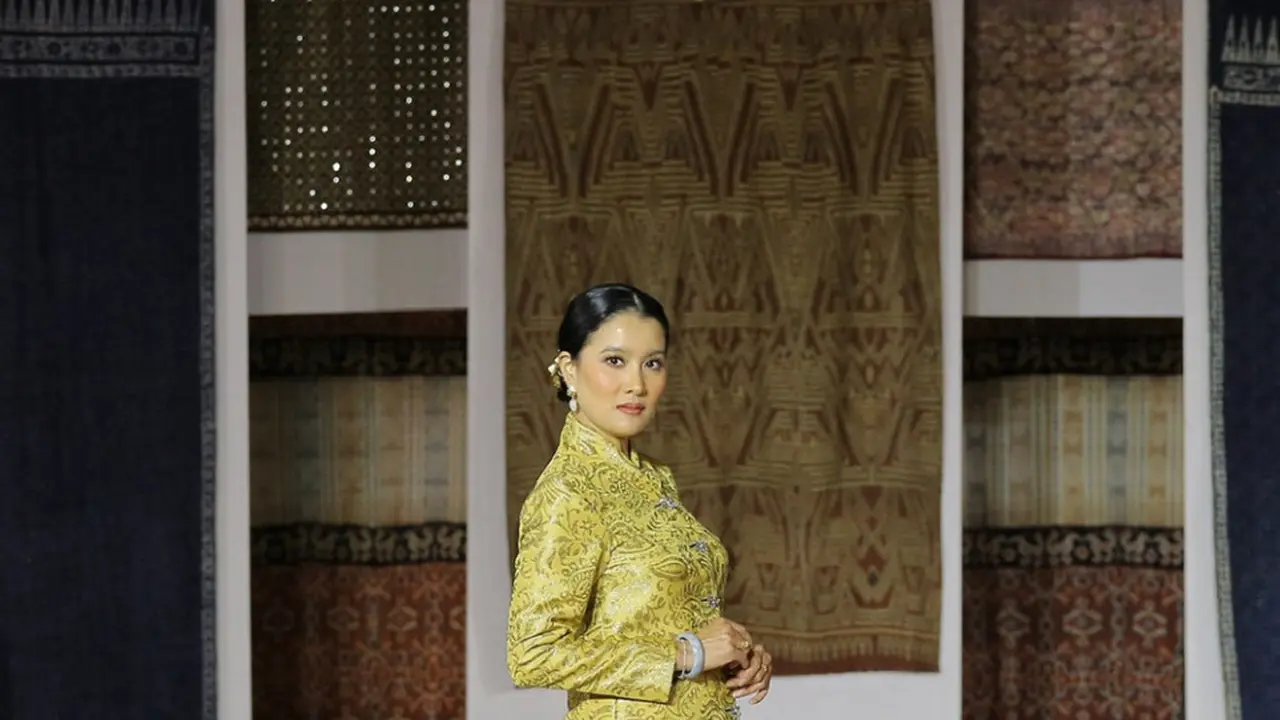 Oscar Lawalata Culture Tampilkan Kebaya dan Kain Daerah Indonesia. [Fimela/Adrian Putra]