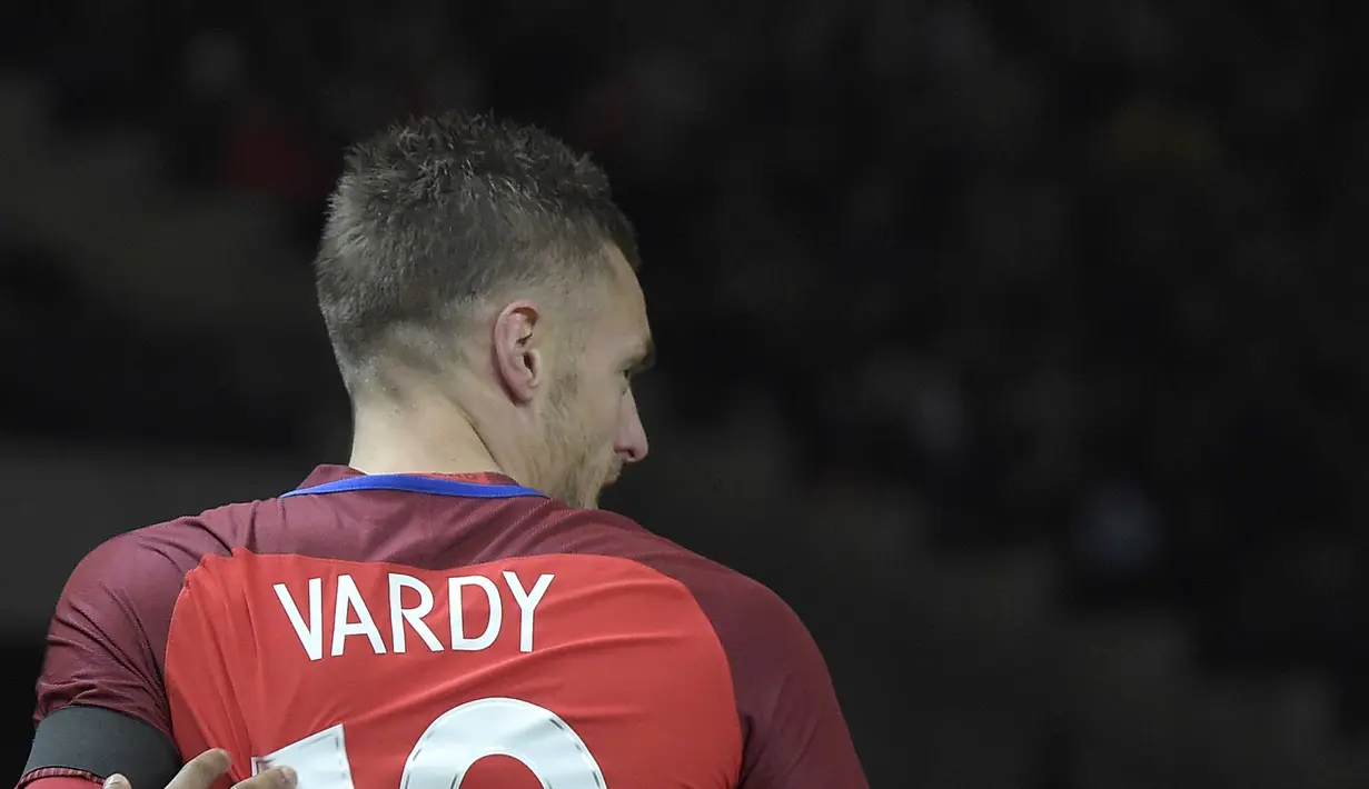 Jamie Vardy merayakan golnya ke gawang Jerman saat laga persahabatan di Stadion Olympik, Berlin, Minggu (27/3/2016) dini hari WIB. Inggris menang 3-2.  (AFP/Tobias Schwarz)