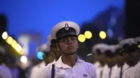 Tentara India Selamatkan Wanita di Stasiun Kereta Api