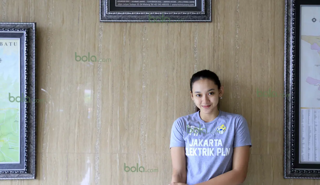  Pungky Afriecia, selalu bergairah untuk Voli Indonesia saat latihan bersama timnya  Jakarta Elektrik PLN. (Bola.com/Nicklas Hanoatubun)
