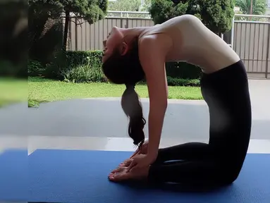 Bella Shofie saat melakukan Yoga. (instagram.com/bellashofie5292)