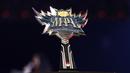 Trofi dari Turnamen e-Sports Mobile Legends: Bang Bang Profesional League (MPL) Indonesia Season 3 di Britama Arena, Jakarta, Jumat (3/5).  Sebanyak 8 tim akan bertarung di babak final MPL Season 3. (Bola.com/Yoppy Renato)