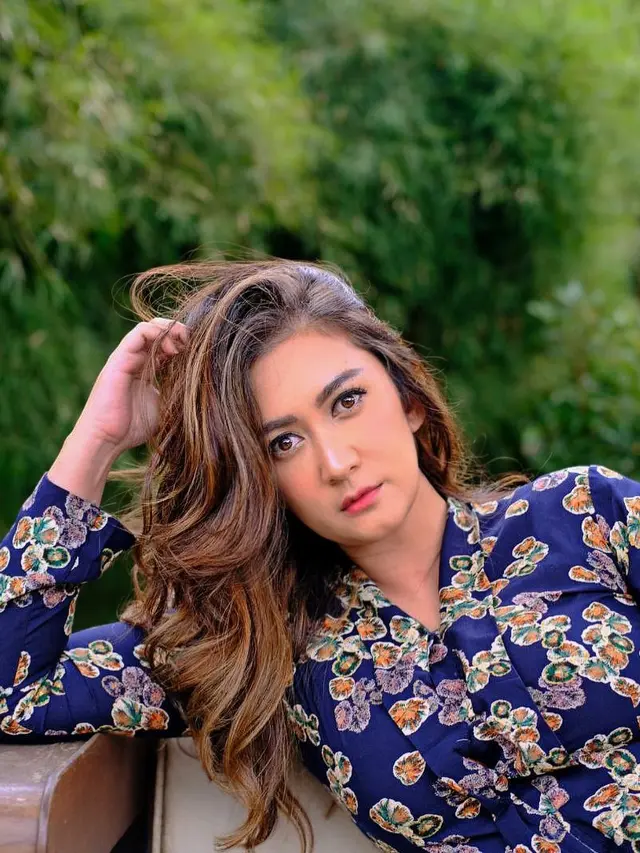 Potret 6 Artis Blasteran Usia 40-an, Pesonanya Makin Awet Muda