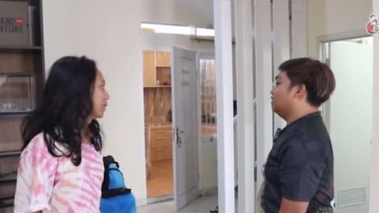 "Oh dulu pernah ngontrak ternyata. Sekarang sudah punya rumah sendiri," papar Galuh.