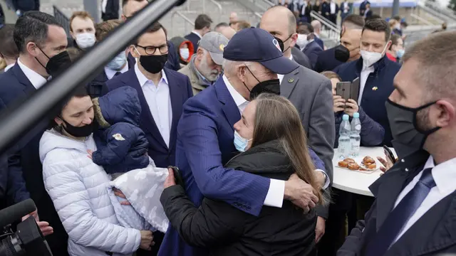 FOTO: Joe Biden Temui Pengungsi Ukraina di Polandia