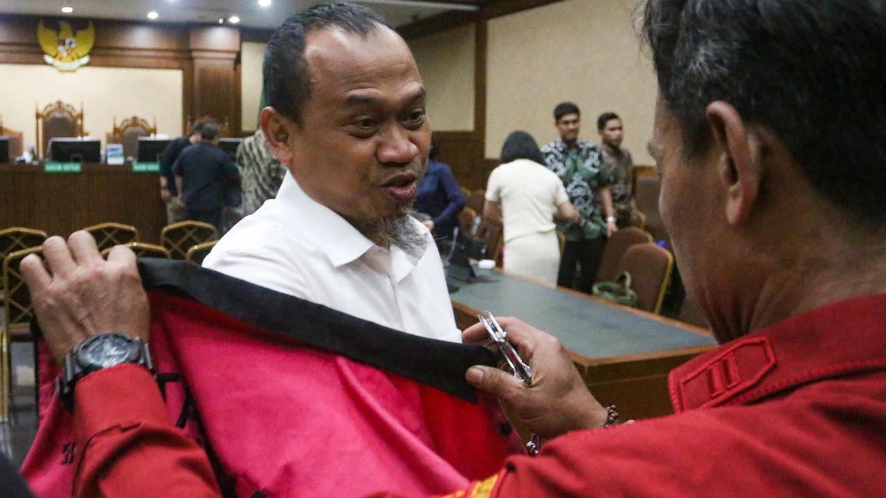 FOTO: Terdakwa Korupsi Tata Kelola Minyak Dituntut Enam hingga Dua Belas Tahun Penjara