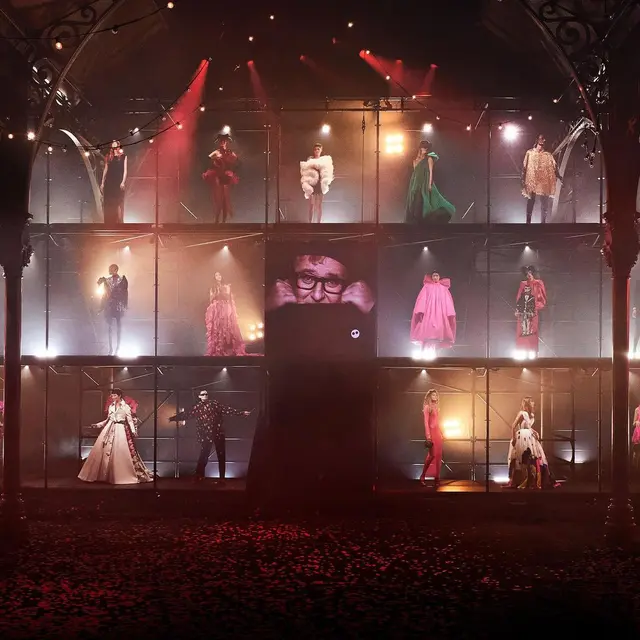 Meninggal Akibat COVID-19, 45 Desainer Kenang Alber Elbaz dalam Fashion Show Akbar