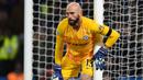 1. Willy Caballero (Chelsea) - Kiper berusia 39 tahun ini masuk dalam skuat Chelsea untuk Liga Champions. Namun sayang, pemain yang lahir pada 28 September 1981 tersebut belum mendapat kesempatan tampil dari 3 pertandingan Liga Champions musim ini. (AFP/Glyn Kirk)