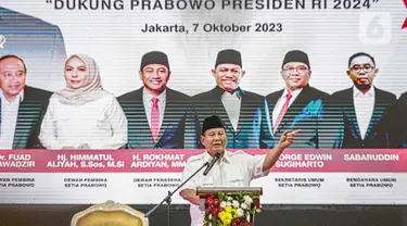 Bacapres Prabowo Subianto memberikan sambutan saat menghadiri acara deklarasi relawan Setia Prabowo di Hotel Kartika Chandra, Jakarta Selatan, Sabtu (7/10/2023). (Liputan6.com/Faizal Fanani)