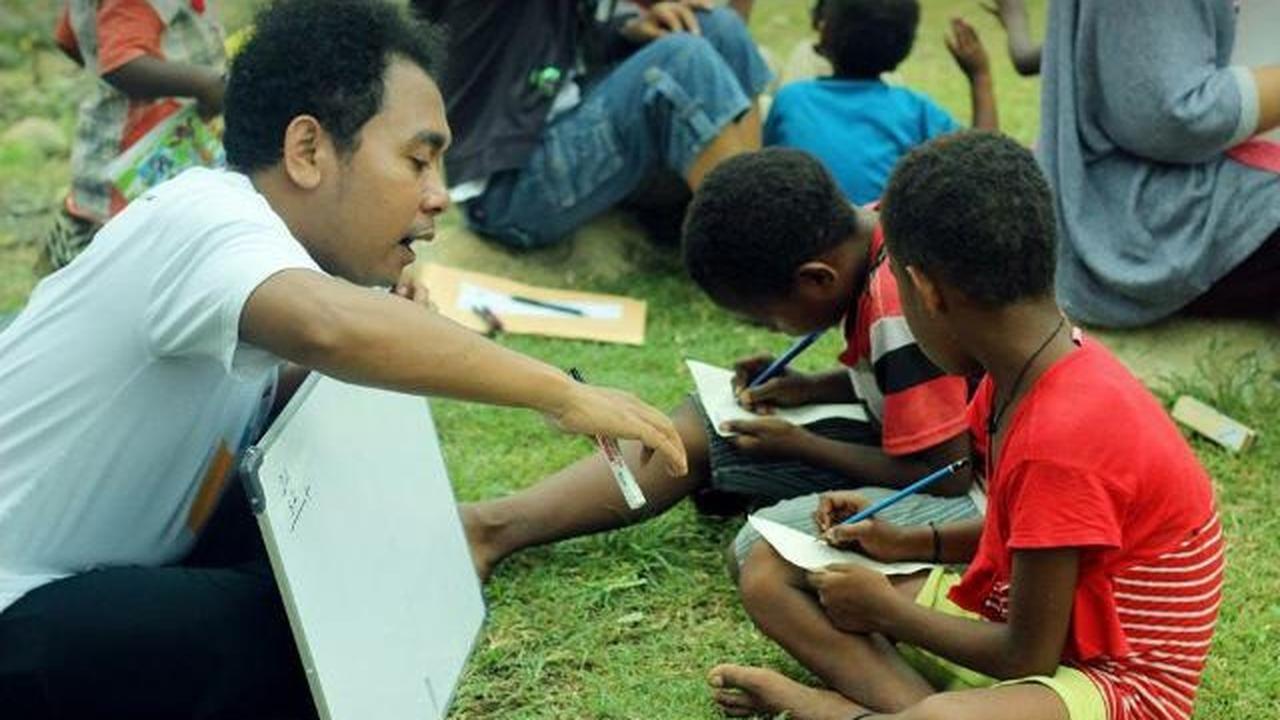 Dari Papua, Billy Mambrasar Buka Jalan Pendidikan bagi Puluhan Ribu Anak