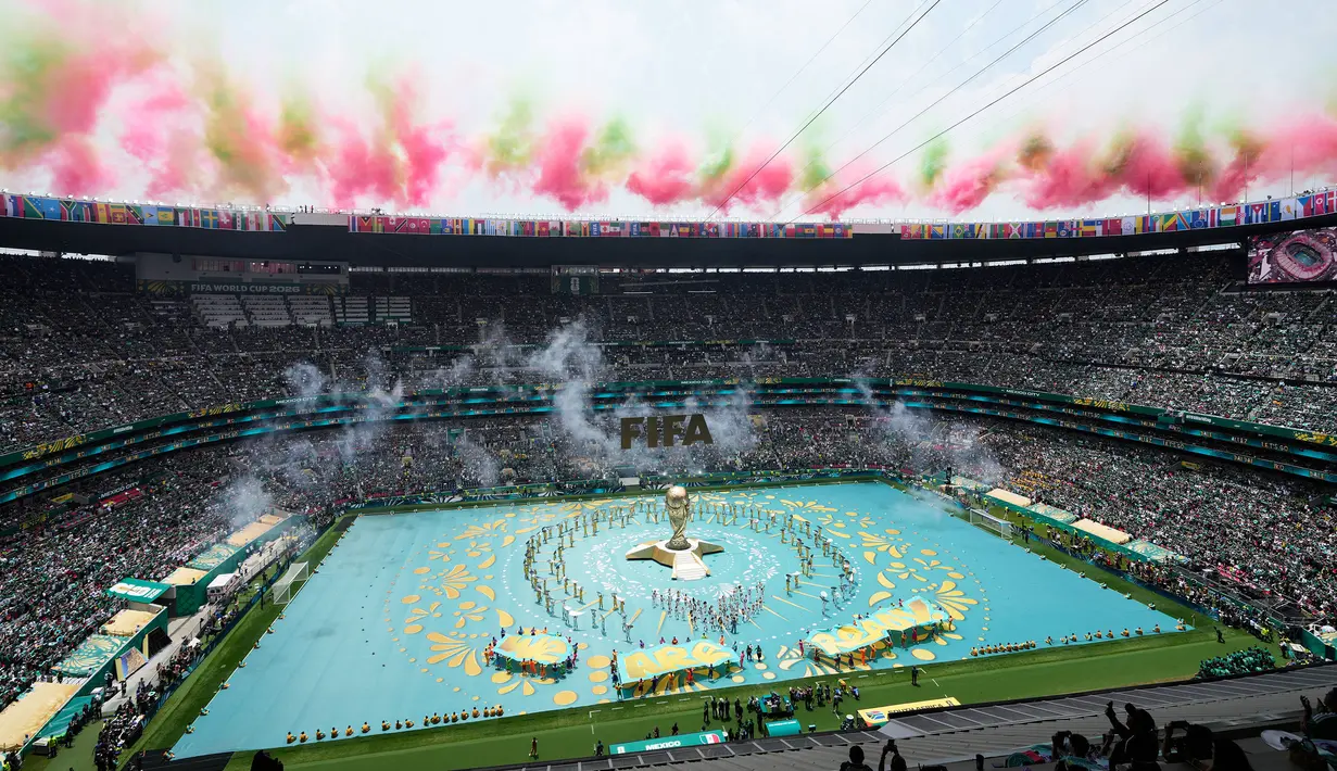 Piala Dunia 2026 resmi dimulai dengan ditandai dengan upacara pembukaan yang berlangsung di Stadion Azteca, Mexico City, Jumat (12/6/2026) dini hari WIB. (AP Photo/Ricardo Mazalan)