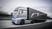 Untuk bisa berjalan tanpa sopir, Mercedes Benz menjelaskan bahwa Future Truck 2025 disokong teknologi sensor radar dan kamera. 