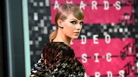 Taylor Swit menghadiri ajang MTV Video Music Awards 2015. (foto: abcnews)