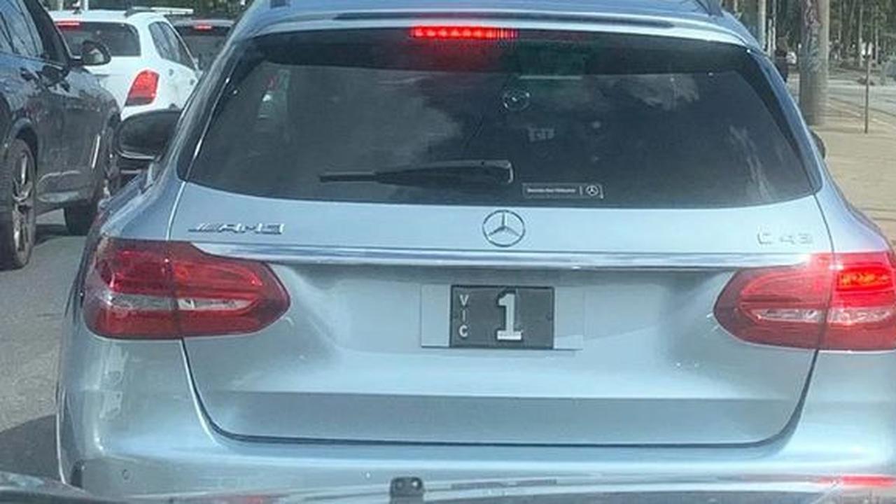 Pelat nomor Rp26 miliar