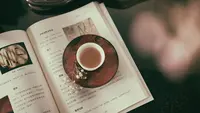 Ilustrasi bermimpi, minum jamu. (Photo by 五玄土 ORIENTO on Unsplash)