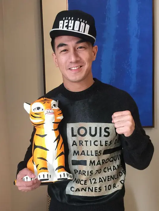 "Lokasinya great, you can feel ada Indonesian part di situ. Karena mostly banyak keturunan Indonesia di sana, yang tinggal dan pelajar juga. Bahkan makanan Indonesia juga banyak," ucap Joe. (Instagram/joe_taslim)