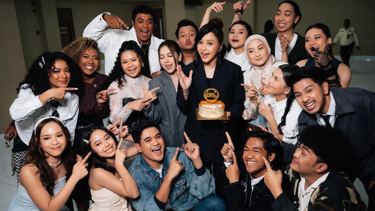 Gaya Maia Estianty di Momen Kejutan Ultah, Inspirasi Tampil Awet Muda di Usia 50 Tahun