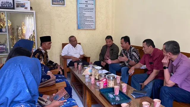 Sengketa lahan di SDN 10 Karanggondang Jepara membuat ketenangan belajar siswa terganggu. (Liputan6.com/Arief Pramono)