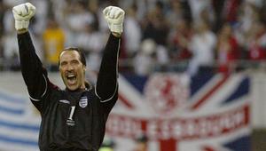 2. David Seaman - Seaman pernah memperkuat dua tim elite Inggris, Arsenal dan Manchester City. Saat masih memperkuat Arsenal, Seamen meraih 3 gelar Liga Inggris, 4 gelar FA Cup dan 1 gelar UEFA Cup Winners. (AFP/Daniel Garcia)