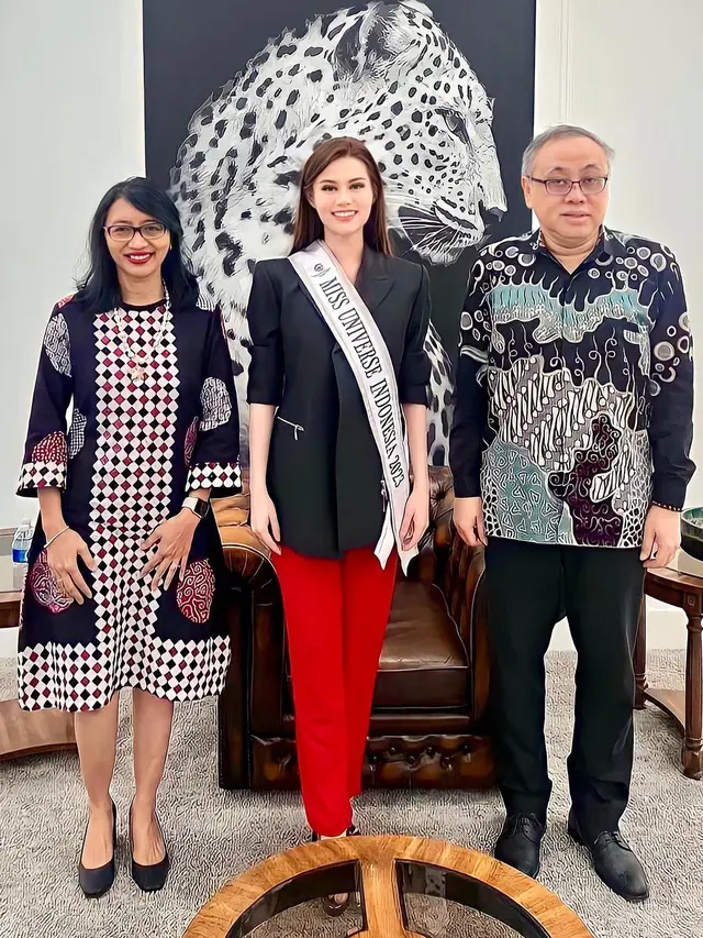 6 Gaya Miss Universe Indonesia Fabienne Nicole Kenakan Jaket Tenun hingga Gaun Malam dari Brand Lokal Saat Ikut Miss Universe 2023