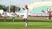 Pemain Malut United, David Da Silva, merayakan gol yang dicetaknya ke gawang PSM Makassar pada lanjutan BRI Super League 2025/2026 di Stadion B.j. Habibi, Parepare, Minggu (21/12/2025) sore WIB. (Dok. Malut United)