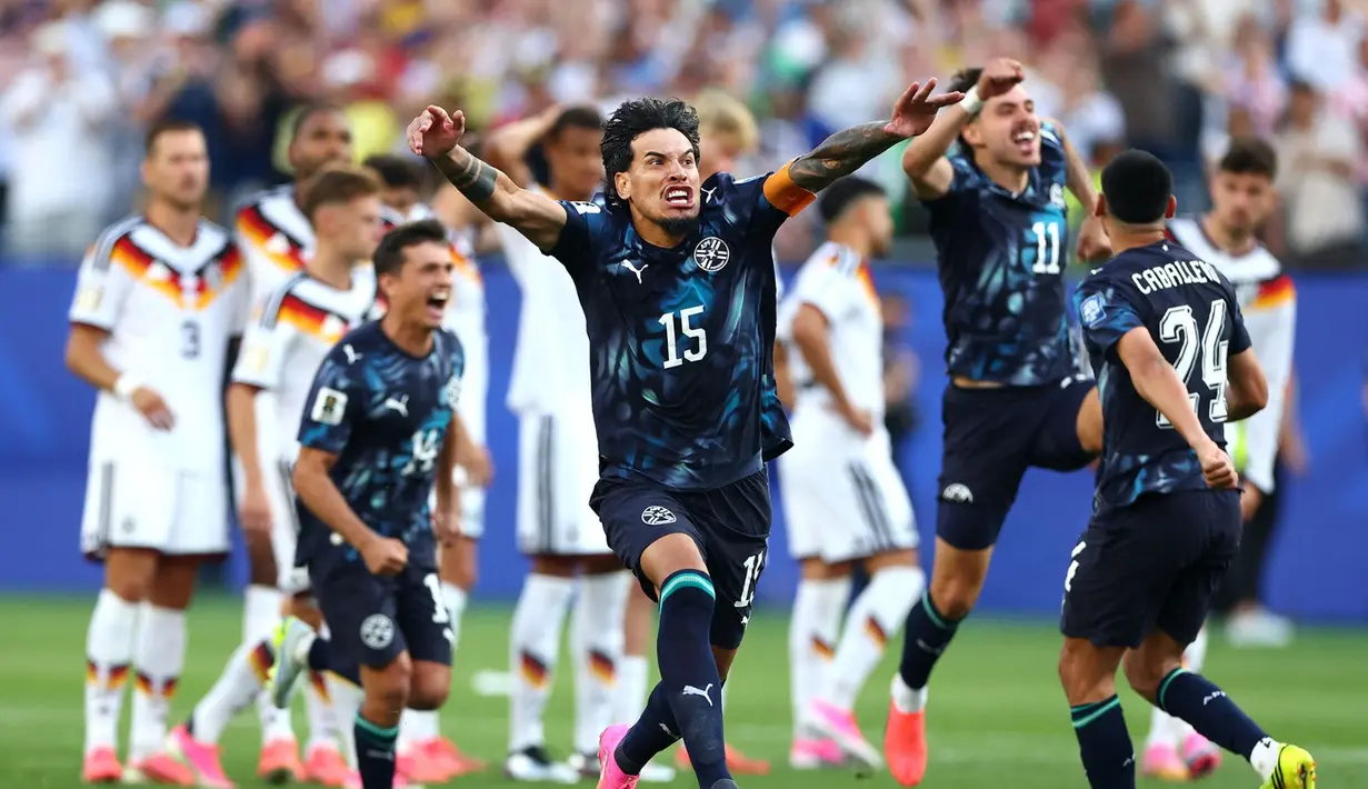 Pemain Paraguay Jose Canale mencetak gol penalti sudden death untuk memenangkan pertandingan selama pertandingan sepak bola babak 32 Piala Dunia antara Jerman dan Paraguay di Foxborough, Mass., dekat Boston, AS, Senin (29/06/2026). AP Photo/Martin Meissner