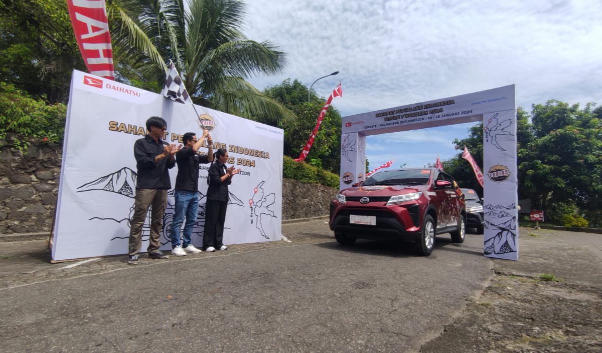 “Daihatsu menutup 2023 dengan pertahankan posisi 2 penjualan otomotif nasional 15 tahun berturut-turut. Semoga capaian ini motivasi kami berikan penawaran dan layanan terbaik ke konsumen.”<br>