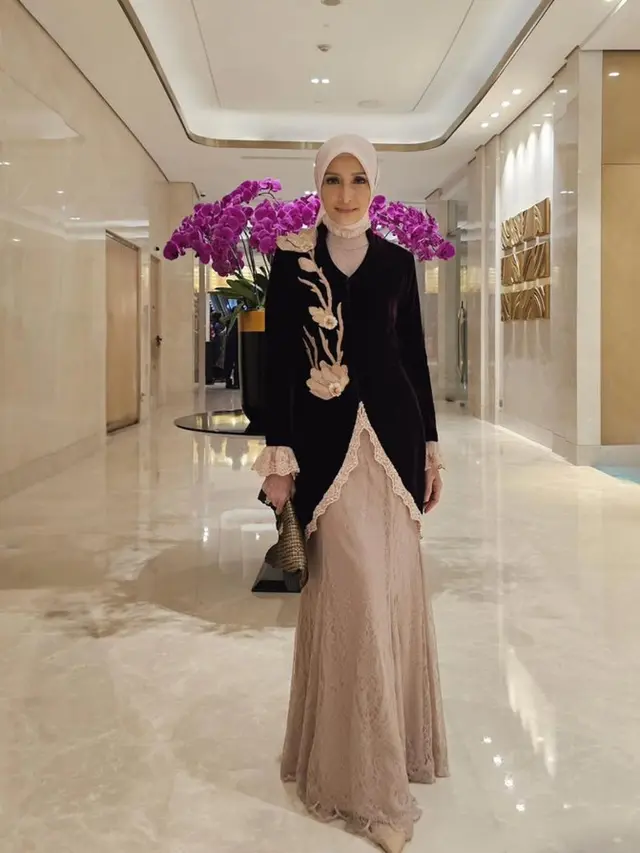 Model Dress Panjang Inneke Koesherawati (Foto: Instagram @innekekoes)
