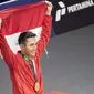 Pebulutangkis Indonesia, Jonatan Christie, melakukan selebrasi usai menaklukkan wakil China Taipei, Chou Tien Chen, pada final tunggal putra bulutangkis di Istora Senayan, Selasa (28/8/2018). Jonatan menang 21-18, 20-22, 21-15. (Bola.com/Peksi Cahyo)