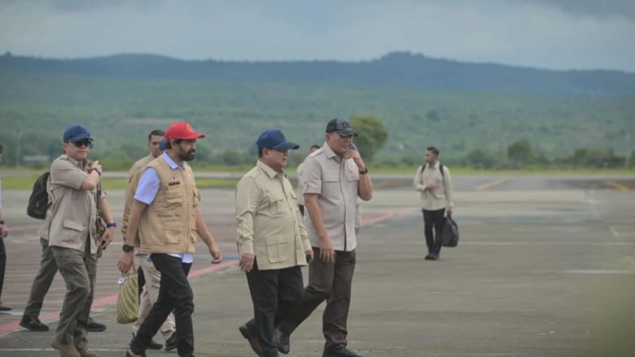 Banjir Aceh, Prabowo Bagikan Mainan untuk Anak-anak Korban Bencana