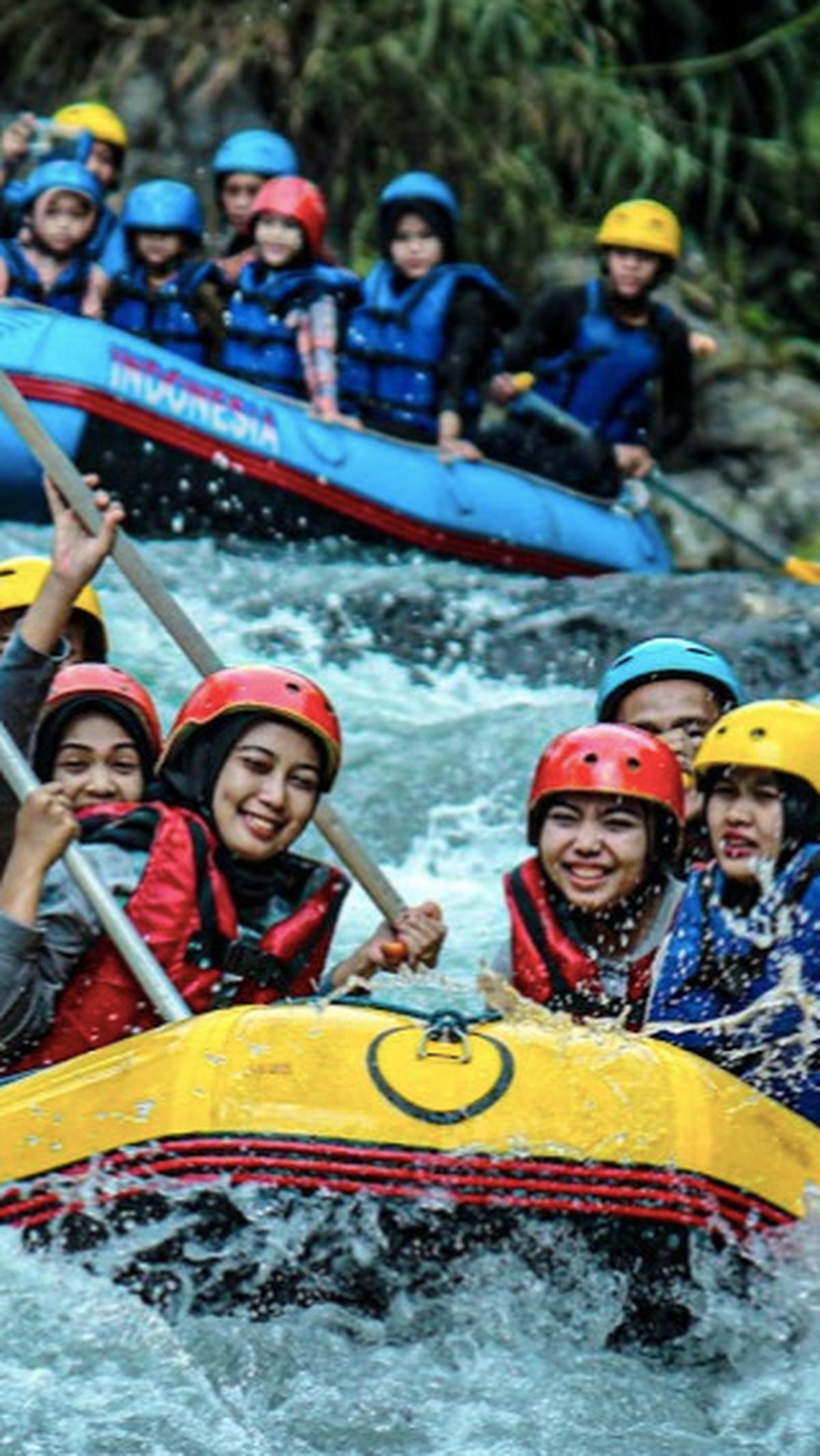 8. Rafting Sungai Comal<br>