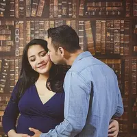 Pasangan yang menikah Oktober 2014 silam ini kerap membuat iri dengan keromantisan mereka. (via instagram/@nagitha_slavina)