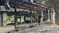 Halte Transjakarta Non BRT di Kawasan Gelora Bung Karno Terbakar Imbas Demo (Dok: Antara)