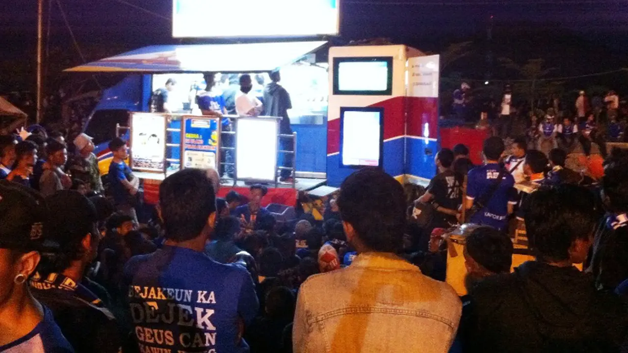 Titik Nobar Persib di Soreang: Depan Toko, Parkiran, Layar Tancap
