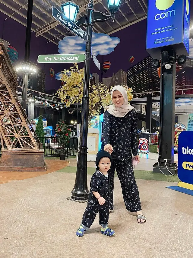 Potret Henny Rahman Saat Asuh Baby Zayn, Jadi Mama Milenial. (Sumber: Instagram/hennyyrahman)