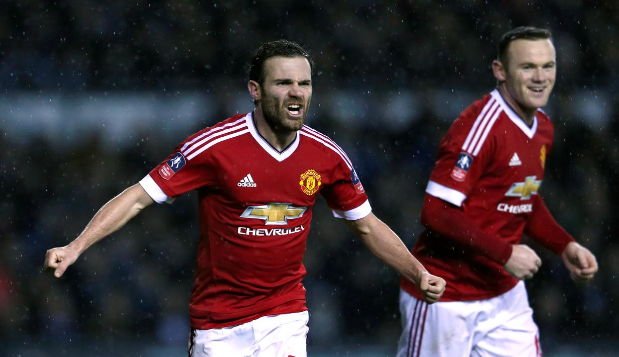 Ekspresi Juan Mata setelah mencetak gol ketiga Manchester United ke gawang Derby County dalam laga putaran keempat Piala FA, di Stadion Pride Park, Sabtu (30/1/2016) dini hari WIB. (Reuters/Eddie Keogh)