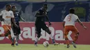Striker Persib Bandung, Ezechiel Ndouasel, menggiring bola saat melawan Perseru Serui pada laga Piala Presiden 2019 di Stadion Si Jalakl Harupat, Soreang, Bandung, Selasa (12/3). Persib menang 4-0 atas Perseru.(Bola.com/Yoppy Renato)
