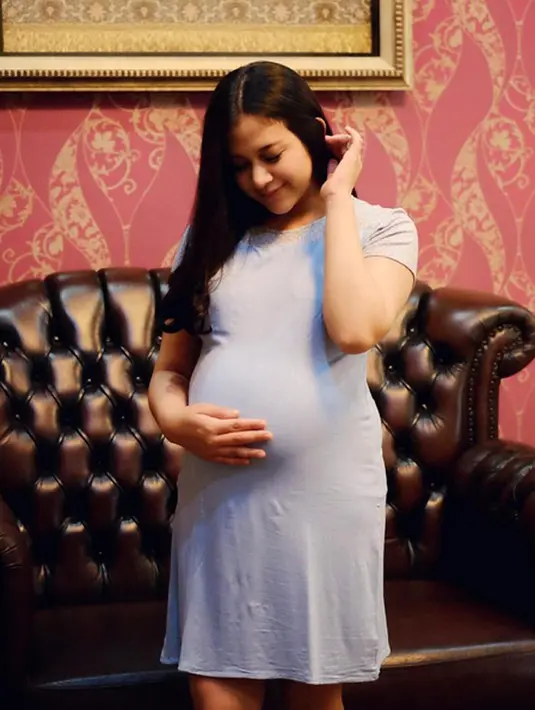 Meski baru dalam hitungan jam lahir di dunia, Nina dan Chandra membuatkan akun Instagram bagi buah hatinya. Hingga hari ini pukul 17.40 WIB setidaknya telah mendapatkan 6,734 follower. (Instagram/ninazatulini22)