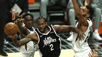 Kawhi Leonard dijaga ketat pemain Utah Jazz pada laga NBA Playoff (AFP)