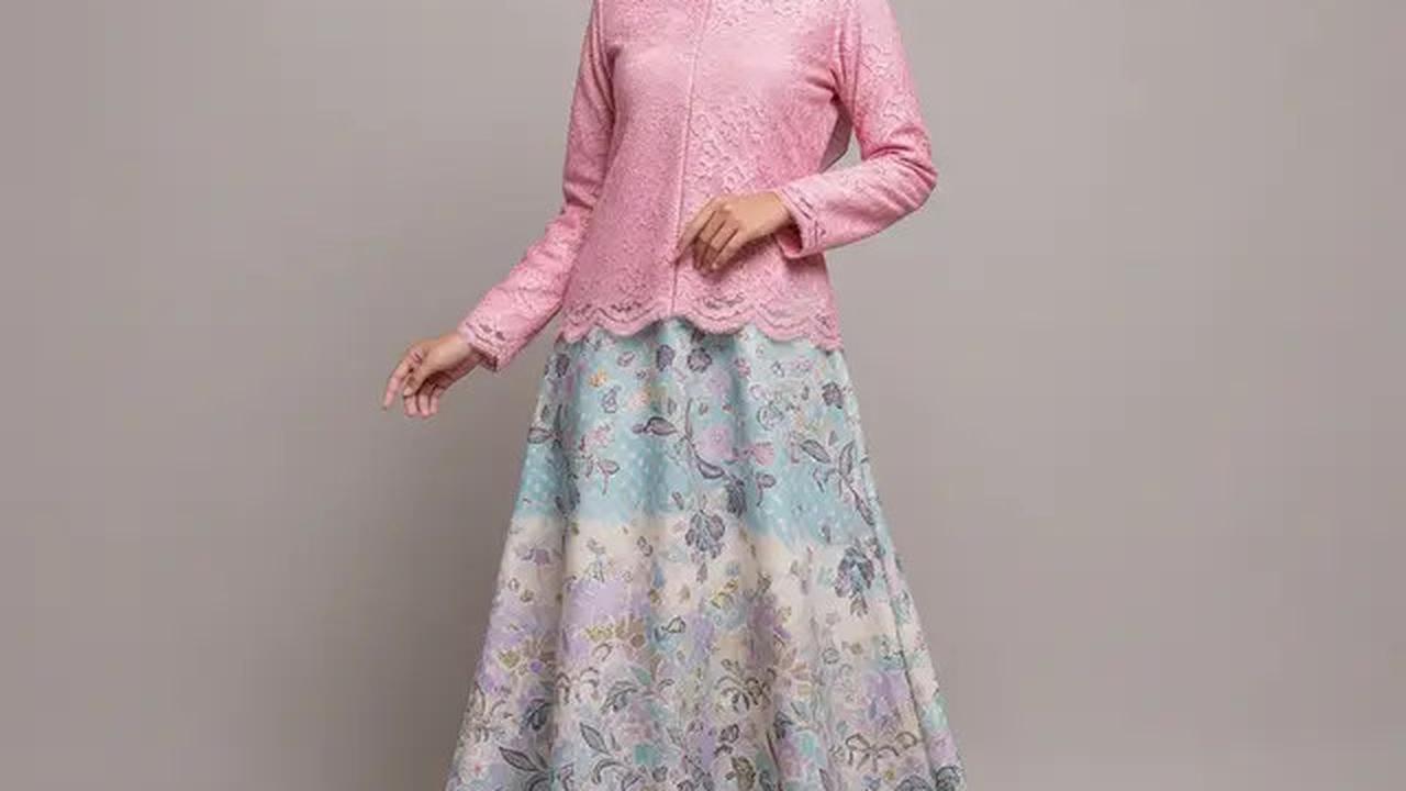 7 Model Gamis Batik Kombinasi Kain Polos Tren 2025, Tampil Anggun dan Modern