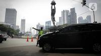 Titik ganjil genap Jakarta yang berlaku di awal pekan hari ini, Senin (13/1/2025). (Liputan6.com/Faizal Fanani)